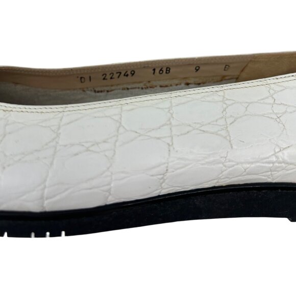 Salvatore Ferragamo Women's White Leather Textured Flats Size 9 Made In Italy - Picture 7 of 8